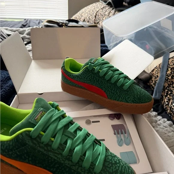 Men Green Turtle Themed Sneakers with Gum Sole - Picture 3 of 3